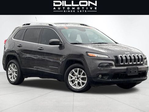 Used 2017 Jeep Cherokee Latitude FWD image 2