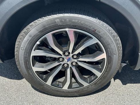 Used 2025 Ford Explorer ST-Line w/ Premium Package RWD image 3