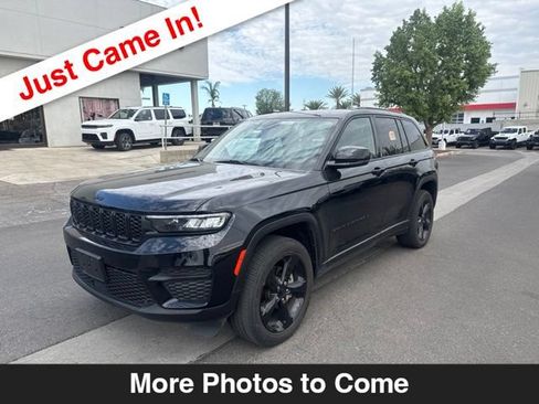 Certified 2023 Jeep Grand Cherokee Altitude AWD/4WD image 1