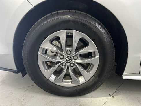 Used 2024 Toyota Sienna XLE image 15