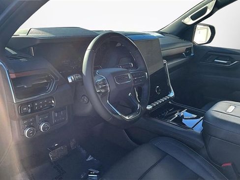 Used 2026 GMC Yukon Denali w/ Denali Reserve Package image 12