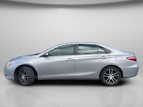 Used 2017 Toyota Camry XLE w/ Moonroof Package FWD image 12
