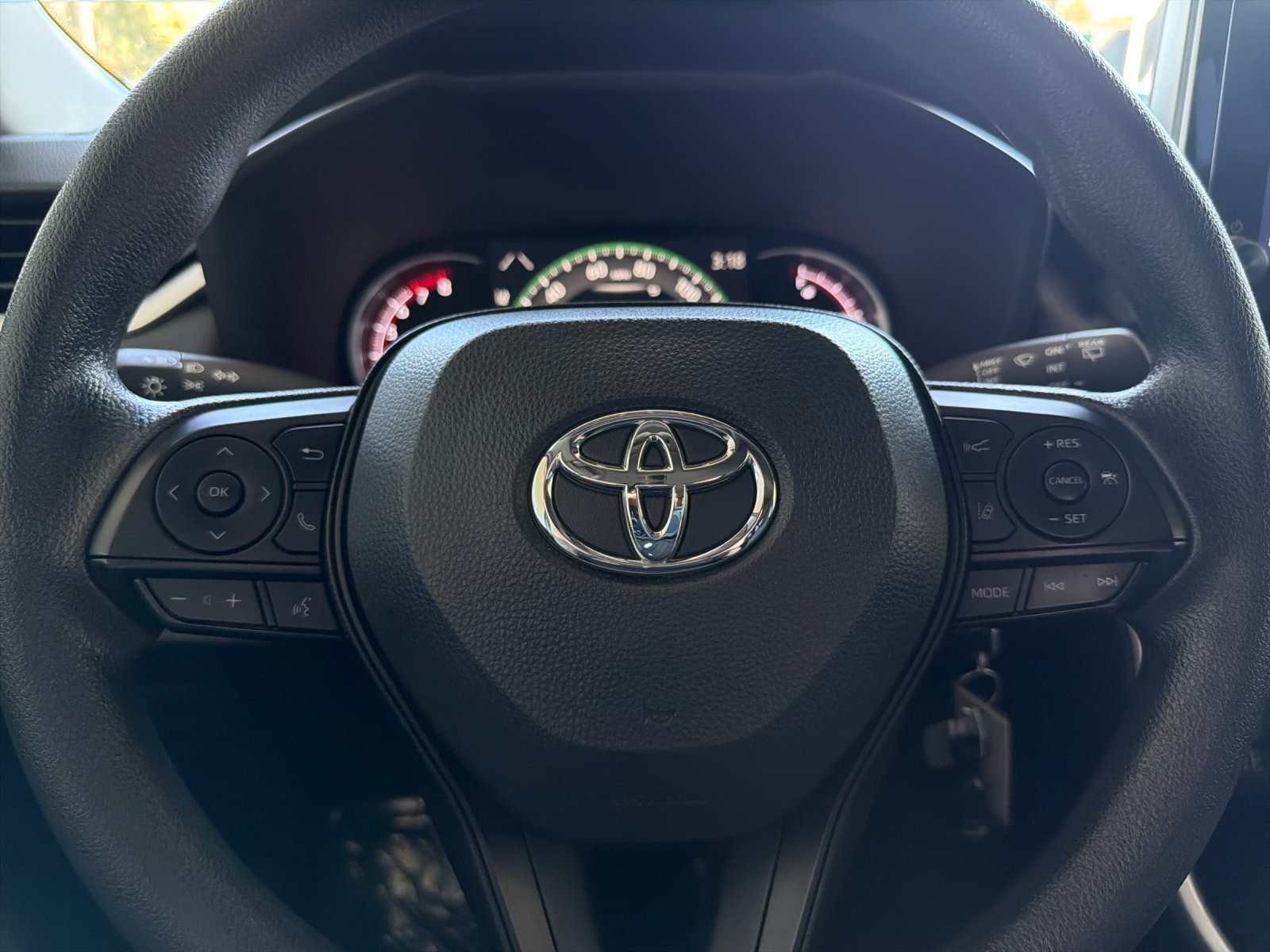 Used 2025 Toyota RAV4 LE AWD/4WD image 20