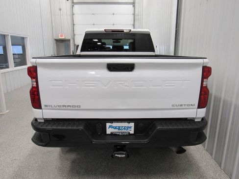 Used 2022 Chevrolet Silverado 2500 Custom w/ Custom Value Package image 12