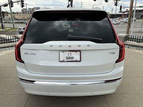 New 2026 Volvo XC90 T8 Plus w/ Protection Package AWD/4WD image 9