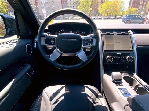 Certified 2025 Land Rover Discovery S AWD/4WD image 5