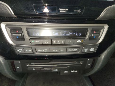 Certified 2022 Honda Pilot Touring image 21