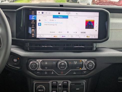 New 2025 Jeep Gladiator Sport image 16