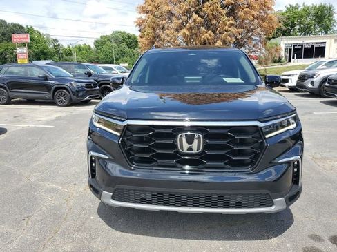 Used 2025 Honda Pilot Touring image 2