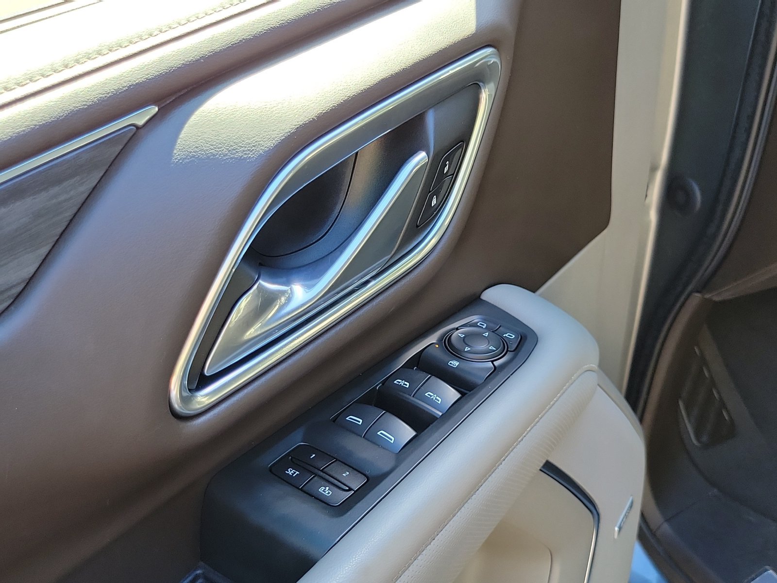 Used 2021 GMC Yukon XL SLT w/ Rear Media and Nav Package AWD/4WD image 8