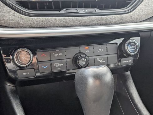 Used 2024 Jeep Compass Latitude image 16