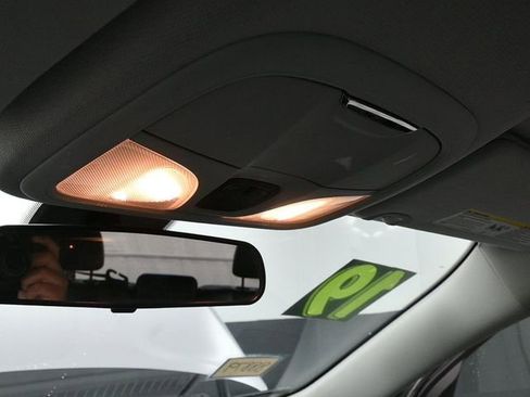 Used 2019 Jeep Cherokee Latitude Plus AWD/4WD image 23