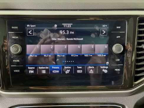 Used 2023 Volkswagen Atlas SEL AWD/4WD image 16