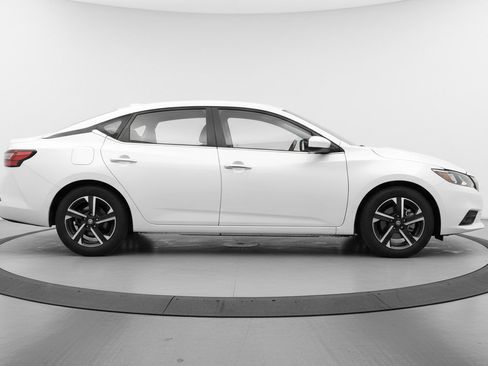 Used 2025 Nissan Sentra SV FWD image 11
