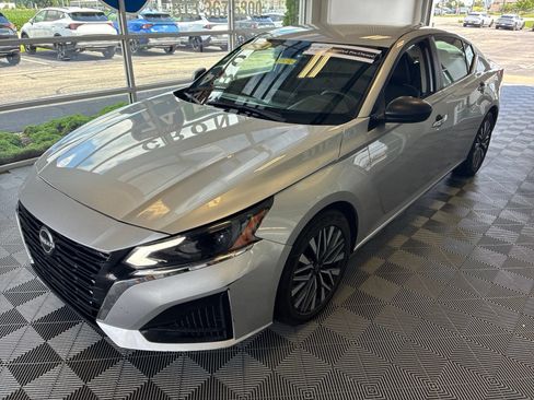 Used 2024 Nissan Altima 2.5 SV FWD image 3