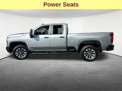 Used 2024 Chevrolet Silverado 2500 Custom w/ Custom Convenience Package image 6