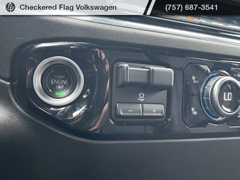 Used 2025 GMC Sierra 1500 SLT image 41