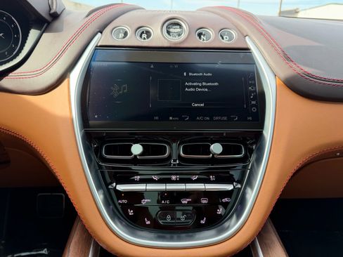 Used 2021 Aston Martin DBX image 14