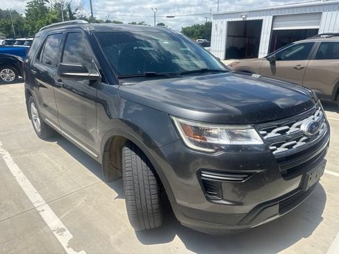 Used 2018 Ford Explorer XLT FWD image 1