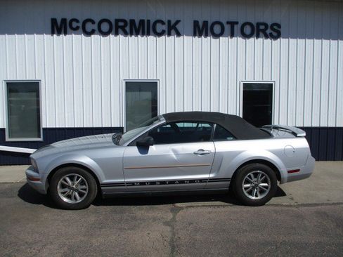 Used 2005 Ford Mustang Premium image 1