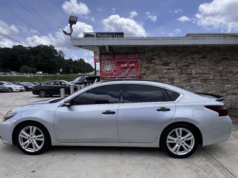 Used 2017 Nissan Altima 3.5 SL FWD image 3