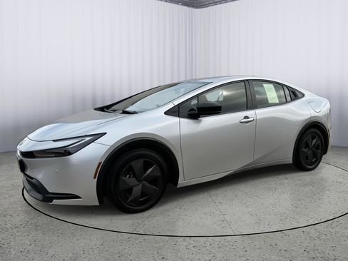 Used 2024 Toyota Prius LE image 12