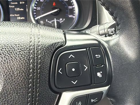 Used 2017 Toyota Highlander FWD V6 image 17