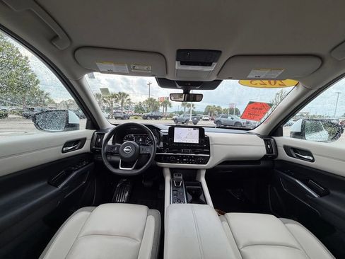 Certified 2025 Nissan Pathfinder SL AWD/4WD image 29