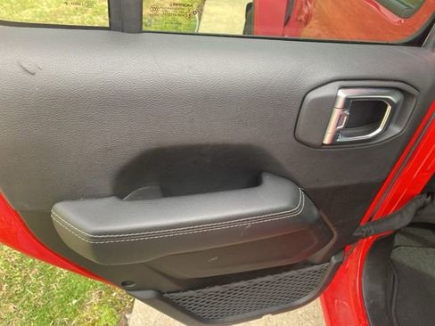 Used 2023 Jeep Wrangler Sahara image 12