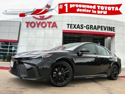 Used 2026 Toyota Camry SE FWD image 1