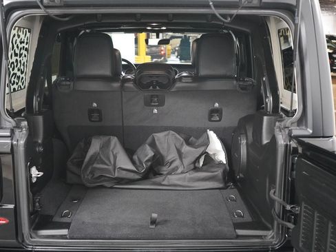 Used 2020 Jeep Wrangler Unlimited Sahara w/ Uconnect 4C Nav & Sound Group AWD/4WD image 24