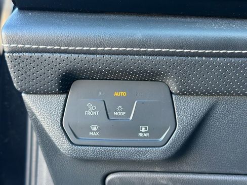 Used 2024 Volkswagen Atlas Cross Sport SE w/ Panoramic Sunroof Package image 31