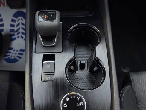 Used 2024 Nissan Rogue SV image 22