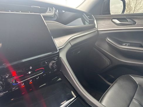 Used 2023 Jeep Grand Cherokee L Limited w/ Luxury Tech Group II image 25