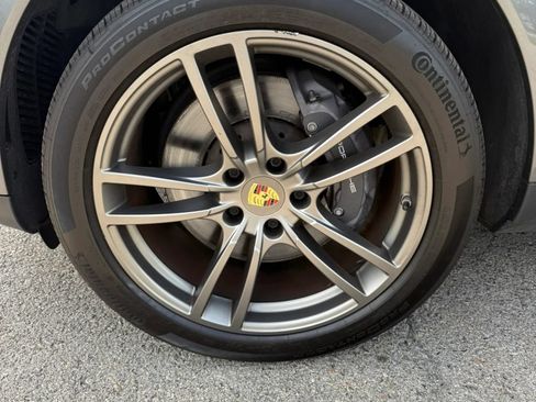 Used 2021 Porsche Cayenne AWD/4WD image 9