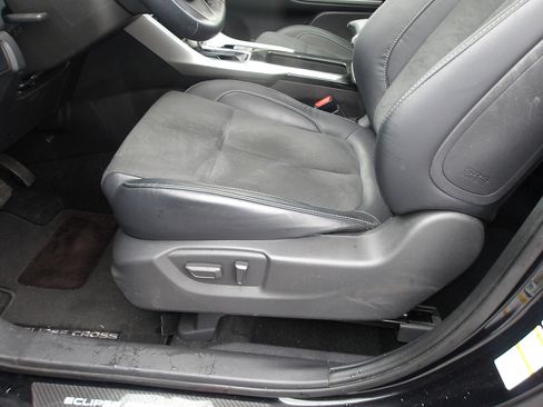 Used 2023 Mitsubishi Eclipse Cross image 13