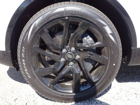 New 2025 Land Rover Discovery Dynamic SE image 5