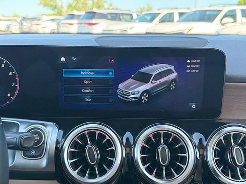 Used 2023 Mercedes-Benz GLB 250 image 30