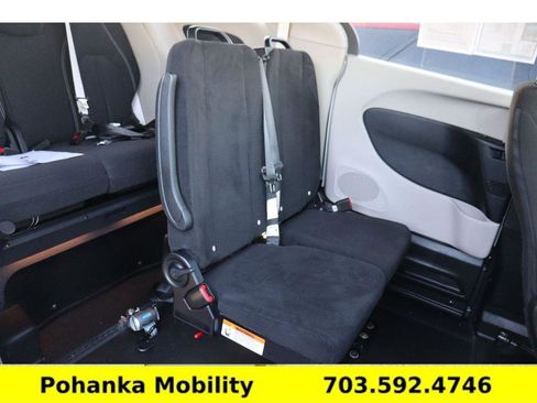 Used 2020 Chrysler Voyager L image 30