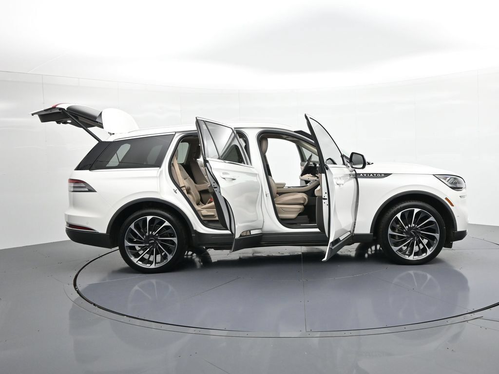 Used 2022 Lincoln Aviator Reserve w/ Equipment Group 201A AWD/4WD image 26