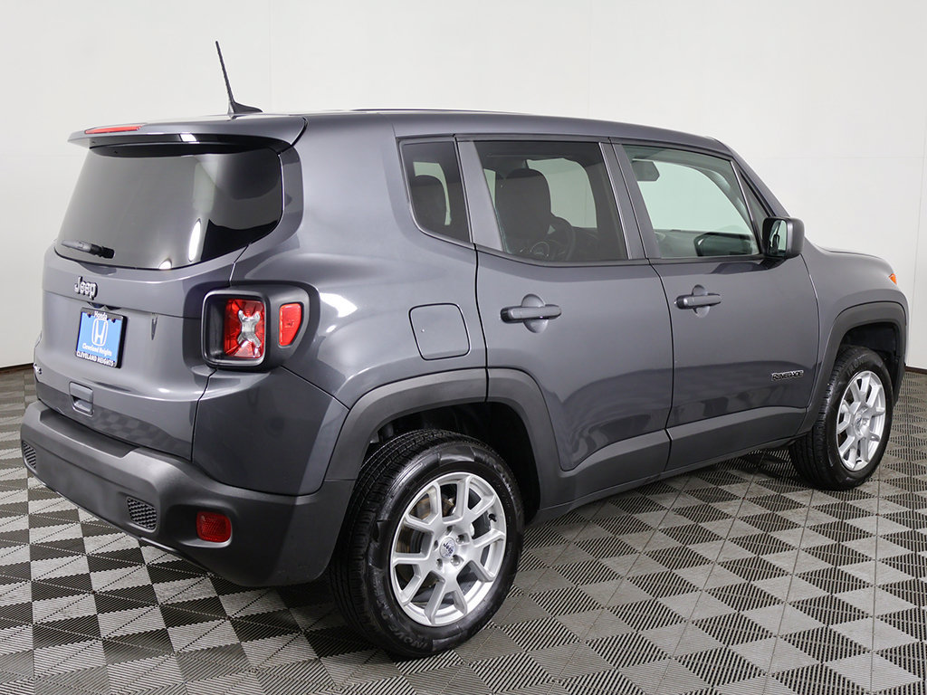 Used 2023 Jeep Renegade Latitude AWD/4WD image 9