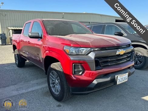 Used 2025 Chevrolet Colorado LT w/ Advanced Trailering Package RWD image 1