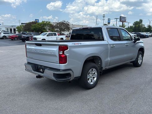 Used 2022 Chevrolet Silverado 1500 LT AWD/4WD image 3