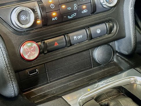 Used 2020 Ford Mustang Coupe image 28