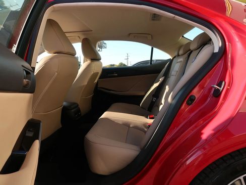 Used 2019 Lexus IS 300 image 16