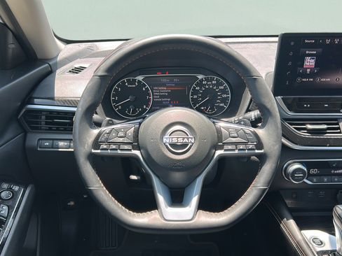Used 2025 Nissan Altima 2.5 SR w/ SR Premium Package FWD image 16