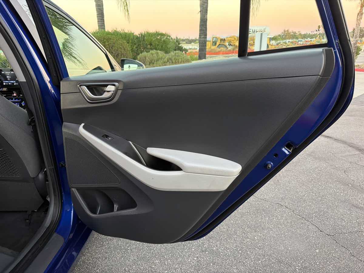 Used 2021 Hyundai Ioniq SE FWD image 23