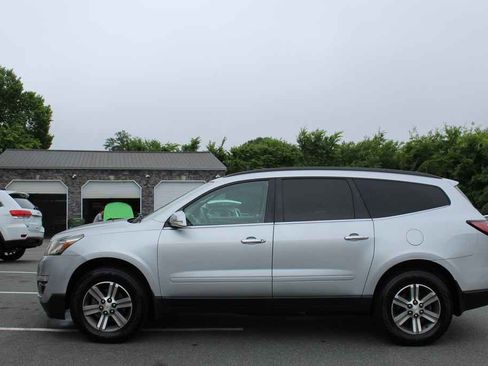 Used 2017 Chevrolet Traverse LT FWD image 10