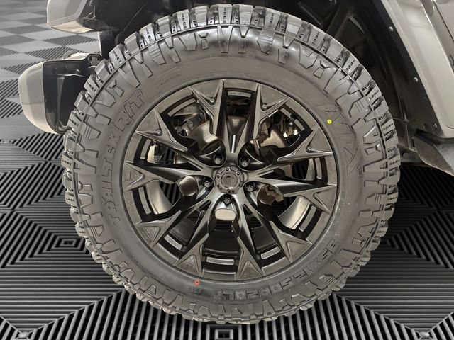 Used 2023 Jeep Gladiator Overland AWD/4WD image 9