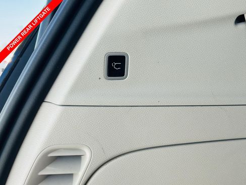 Used 2023 Chrysler Pacifica Touring-L w/ Uconnect Theater Family Group image 14